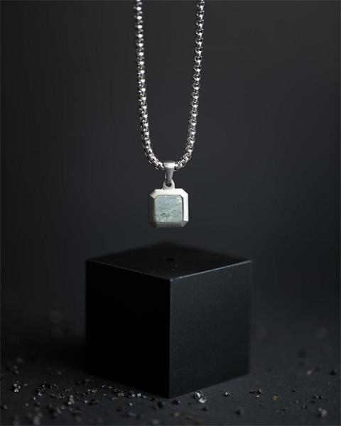 Halskette aus Titan/Stahl mit grauem Larvikit-Stein - Meraki Grey